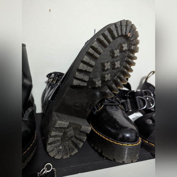 Doc Martens - Picture 2 of 3